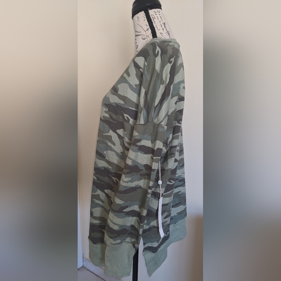 NWT CASLON Women's Camo Print Oversized Sweater Size Medium - Picture 4 of 6